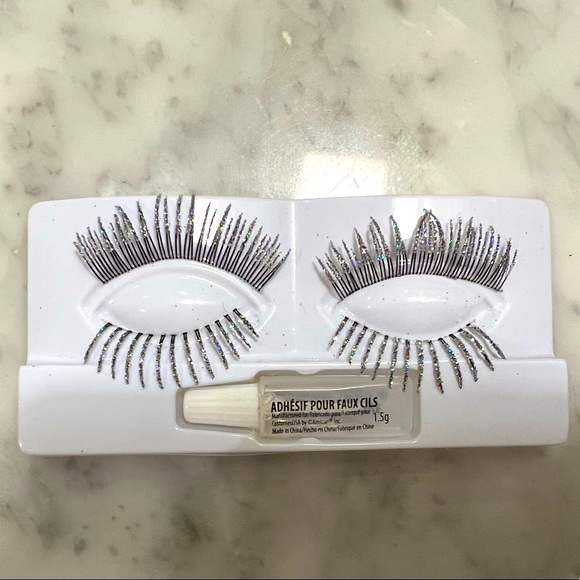 FREE 🆓 with Any Two Purchases - Silver Glitter False Eyelashes - Picture 10 of 11